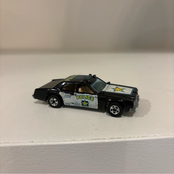 Hot Wheels 1977 Police Cruiser Toy Car 1:64 - Picture 3 of 7